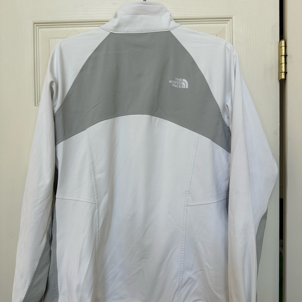 The North Face Women's Light Gray Ski Jacket - Picture 4 of 4